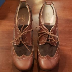 Size 8 Jambu heeled oxfords